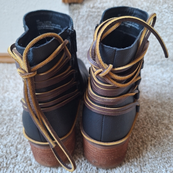 Korks Belaya Black Lace Up Detailing Booties Side Zip Womens Size 8 - Picture 4 of 9